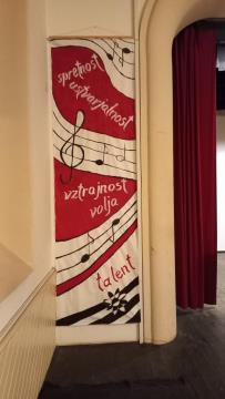 Lastnosti, ki združujejo umetnost in rokodelstvo